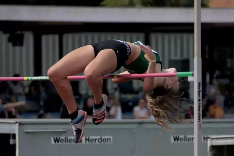 Marike Meyer beim Hochsprung.