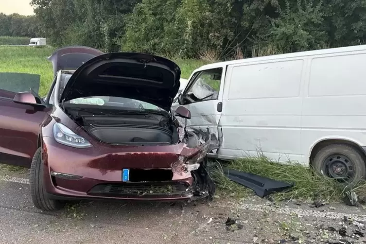 Die Fahrzeuge sind wirtschaftliche Totelschäden.