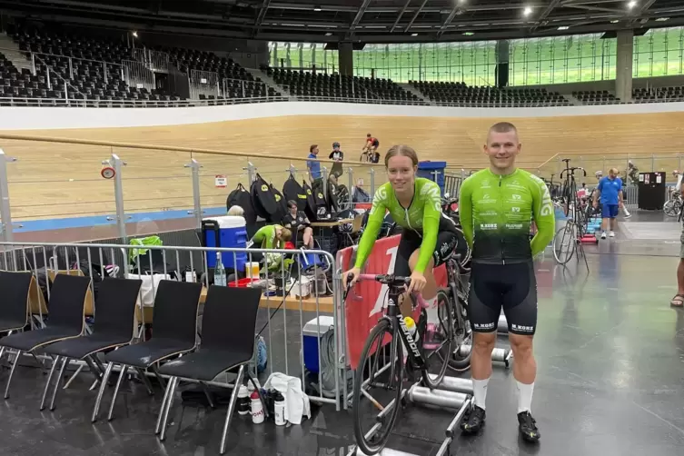 Start bei der Bahnrad-DM: Anne Slosharek und Len Sohnsmeyer 