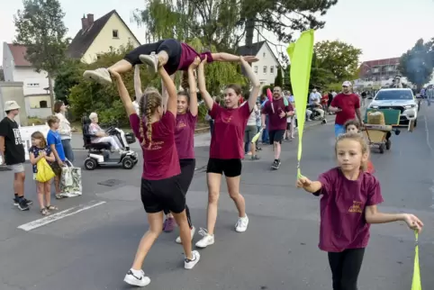 Mädchen des Circus Lamundis (hier 2022) sind diesmal mit einemLine Dance mit von der Kerwe-Partie.