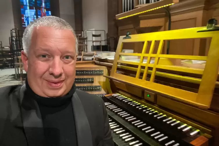 Gereon Krahforst, Organist der Abtei Maria Laach, präsentiert seinen Zyklus „Bilderbuch Andalusien“.