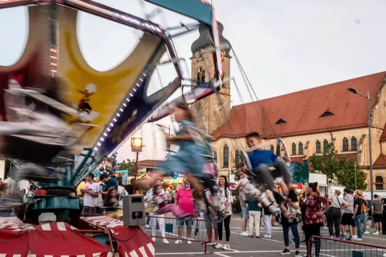 Fünf Tage lang wird auf dem Eisenberger Marktplatz wieder Kerwe gefeiert.