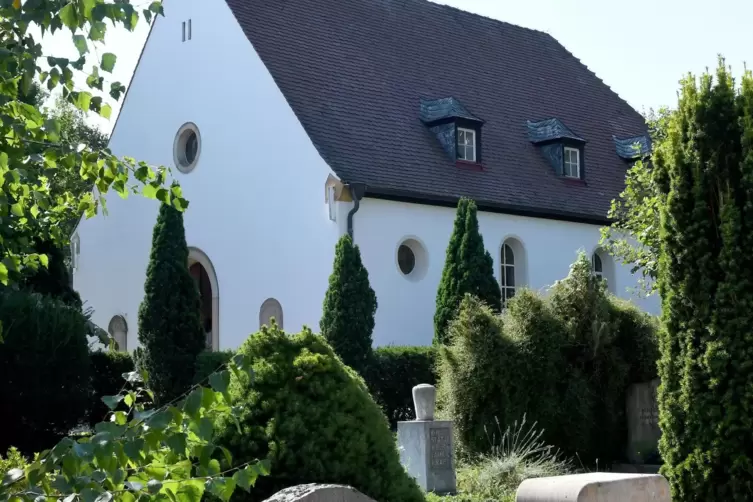 Respekt, Pietät und Anstand sind nach Meinung von Pfarrer Christopher Markutzik gerade auf einem Friedhof gefordert. 