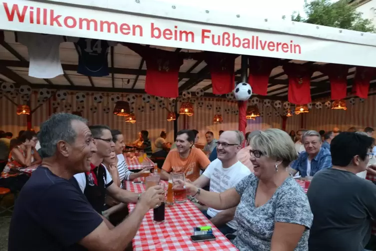 Auch die Fußballer sind bei der Kerwe in Berghausen wieder aktiv.