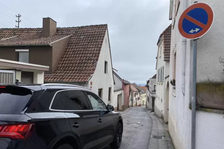 Auch weil die Freiheitstraße in Hambach an manchen Stellen sehr eng ist, wurde die Verkehrsregelung geändert. 