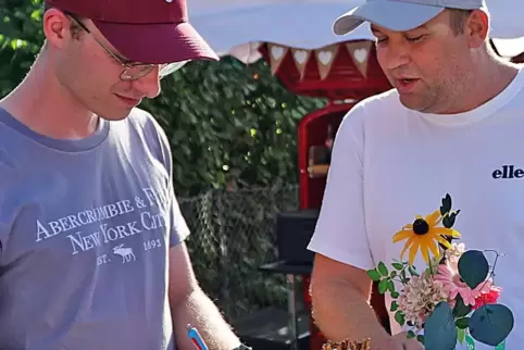 Christoph Wiesnet (rechts) plaudert mit Paul Kreiner.