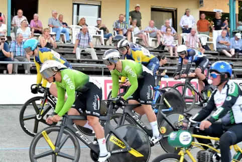 Start zum Keirin: von links Lucas Spiegel und Tim Herzog vom RV Dudenhofen.