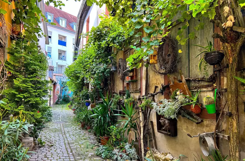 Kuriositäten. Alexander Walch aus Speyer schreibt über die Günthergasse in seiner Stadt: "Gerade bei Stress halte ich kurz inne