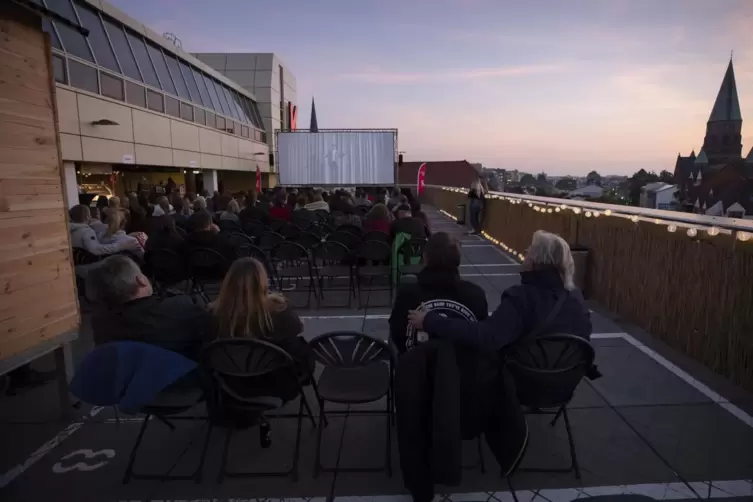 2019 fand das erste Open-Air-Kino auf dem Parkdeck des „K in Lautern“ statt.