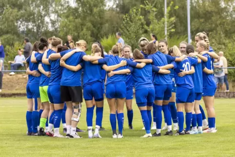 Einschwören auf die Saison: Die Siegelbacher Frauen starten am Sonntag in Saarbrücken. 