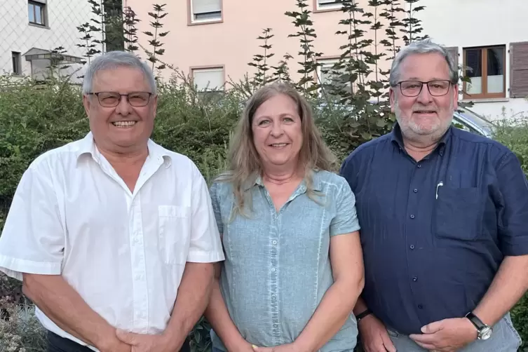 Von links: Karl Schuberth (Ortsvorsteher), Iris Tilian (Stellvertreterin) und Manfred Rippel (Beigeordneter Stadt Homburg) 