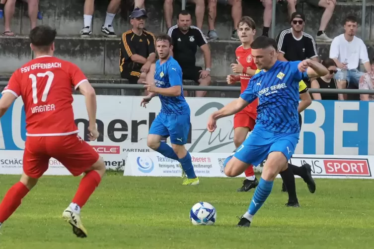 Schussgewaltiger Verteidiger und Standardspezialist: Leon Schehl (am Ball) vom SC Hauenstein. 