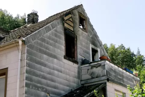 Das Haus in der Steigstraße in Kindsbach ist nach dem Brand nicht mehr bewohnbar. 