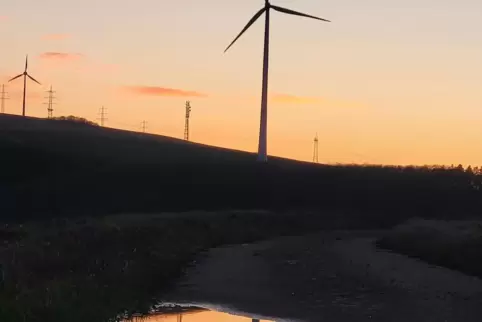 Der Windpark Roßberg bei Waldgrehweiler.