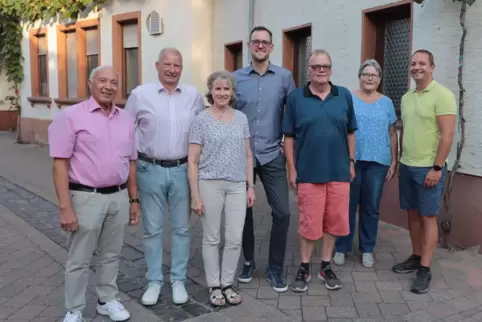 Konstituierende Sitzung Ortsbeirat Sausenheim, von links: Hans Tisch (der Erste Beigeordnete der Stadt), Axel Grimm, Karin Schra