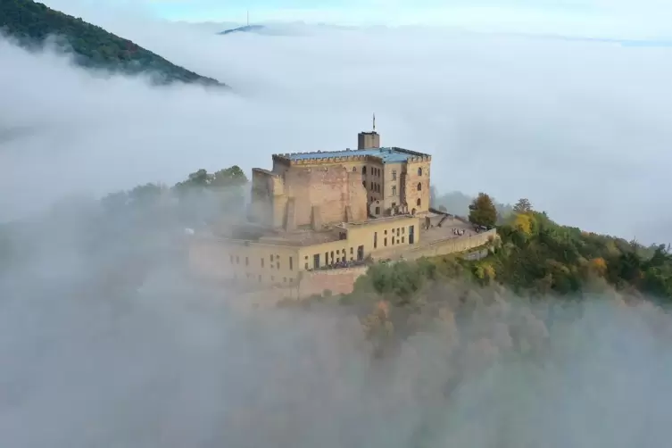 Die konstituierende Sitzung des neues Bezirkstags findet auf dem Hambacher Schloss statt.