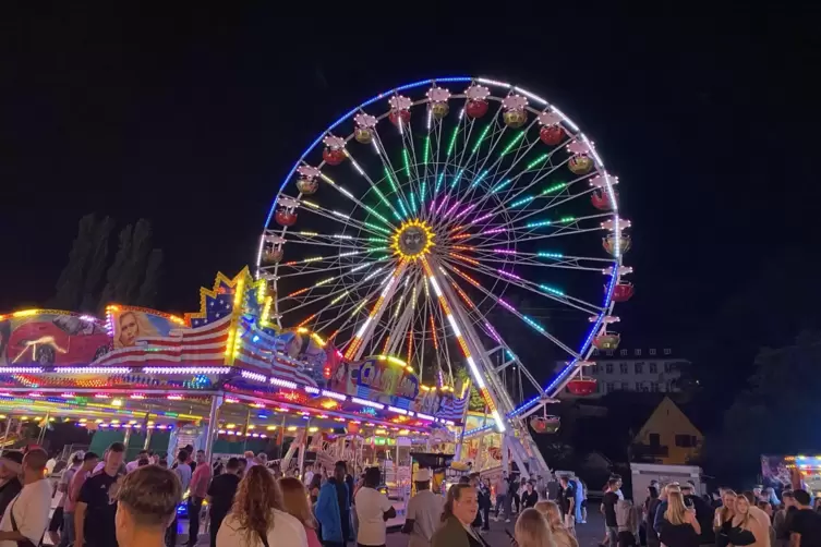 Das Riesenrad ist weithin sichtbar und kündet davon, dass in Kusel für ein paar Tage wieder der Ausnahmezustand herrscht. 