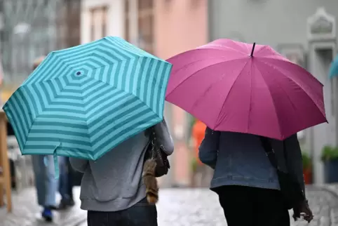 In den kommenden Tagen kann es immer mal wieder regnen oder Gewitter geben.