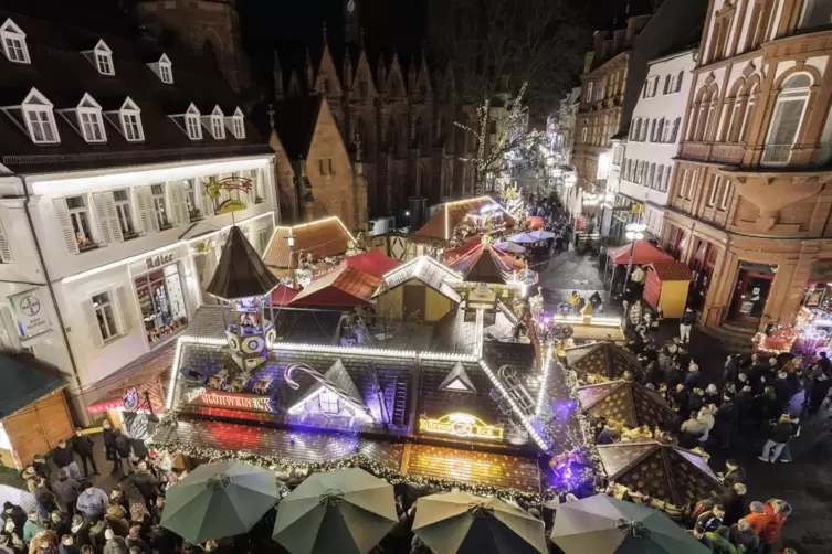 Vier Tage früher als geplant, am 21. November, öffnen dieses Jahr die Stände auf dem Weihnachtsmarkt. 