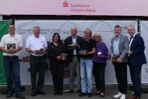 Die Träger der Kreisehrenmedaille (von links): Jochen Lunk, Siegfried Nurmuhamed, Angela Scholz, Jost Haneke, Dieter Krücken, An