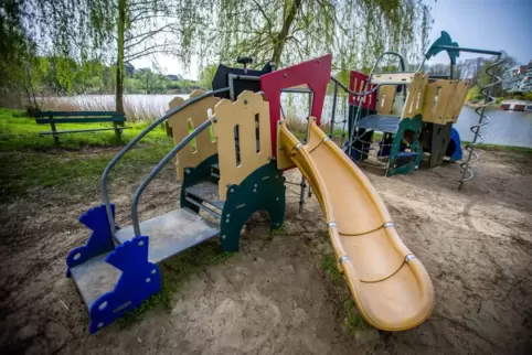 Spielplatz am See