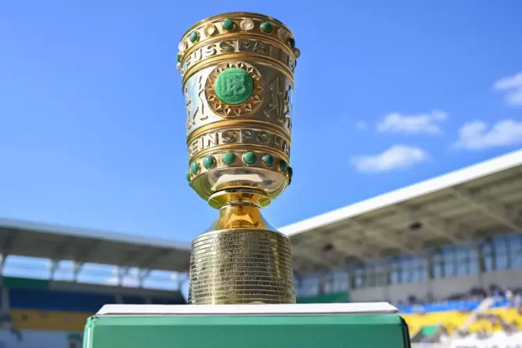 Um vielleicht wieder ins Pokalfinale einzuziehen, muss der 1. FC Kaiserslautern die hohe Hürde Stuttgart nehmen. 