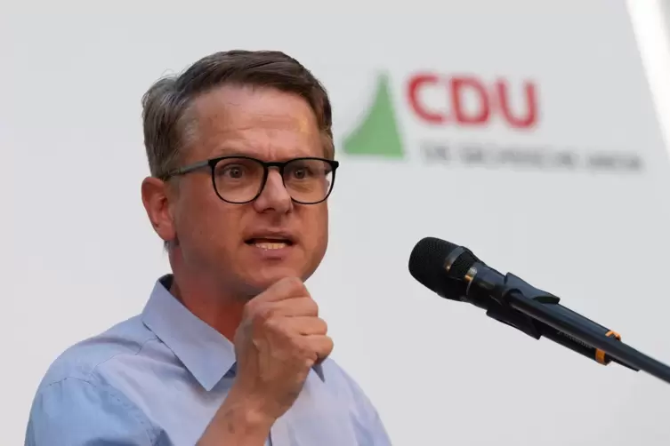 Carsten Linnemann, Generalsekretär der CDU, spricht auf einer Wahlkampfveranstaltung in Chemnitz. 