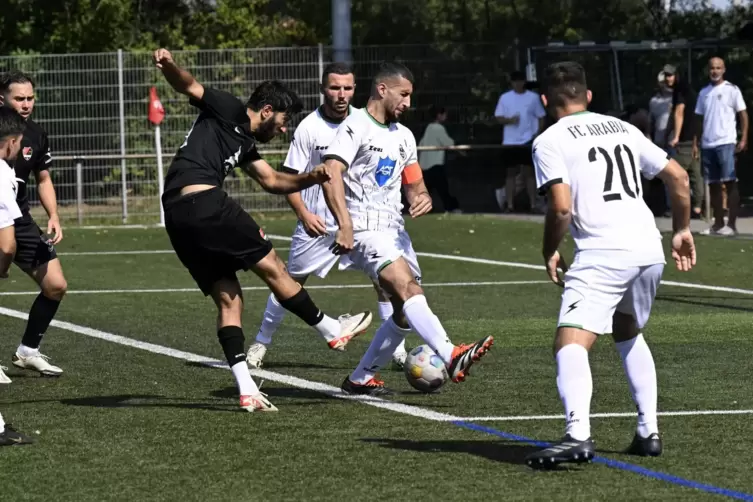 Auftakt nach Maß für die Gäste: Sencer Koc erzielt das 1:0 für Vatanspor.