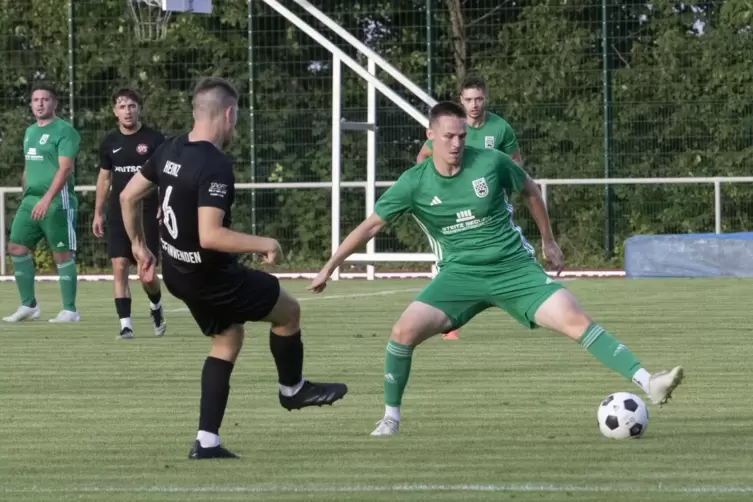 Simon Bumb hatte in der Partie des SV Kirchheimbolanden beim SV Hermersberg vor der Pause zweimal die Chance zum Ausgleich.