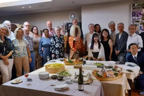 Reisegruppe aus Speyer, unter anderem mit Yasuhiko Osaka, Chef der Gesellschaft zur Förderung des Japanisch-Deutschen Austausche