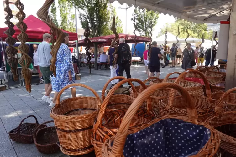 Ohne Gedränge konnte am Sonntag auf dem Deutsch-französischen Biosphären-Bauernmarkt in Grünstadt gebummelt werden, wie ein Blic