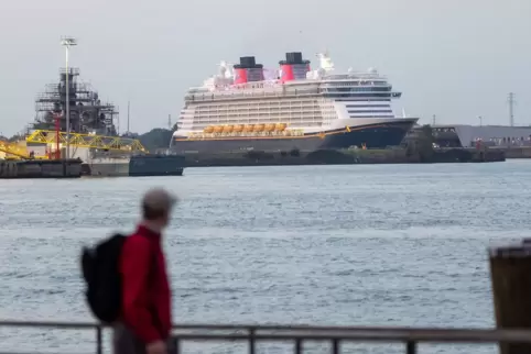 Das Kreuzfahrtschiff «Disney Dream» läuft in Hamburg ein