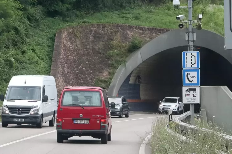 Nach einem Kabelschaden gab es einen Stromausfall im Barbarossatunnel. 