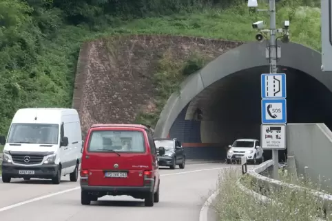 Nach einem Kabelschaden gab es einen Stromausfall im Barbarossatunnel. 