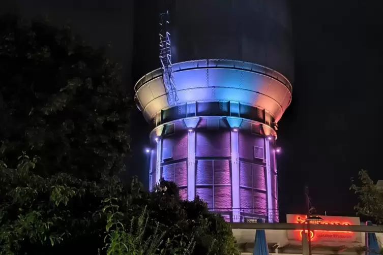 Das Neunkircher Kino befindet sich im sechsstöckigen Wasserturm auf dem Gelände des alten Hüttenareals. 