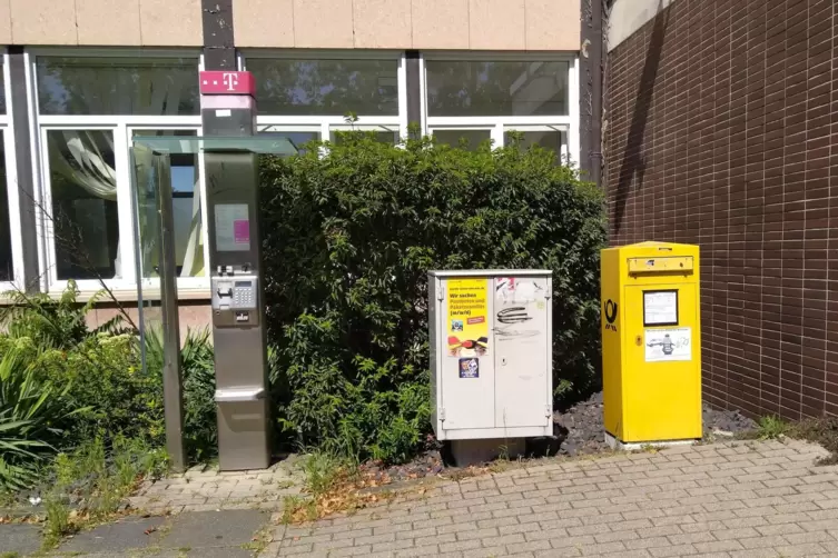 In der Gartenstadt steht noch ein Dreigestirn aus vergangenen Zeiten der Telekommunikation.