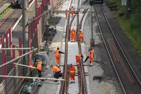 Arbeiten an den Gleisen zwischen Hamburg und Berlin: Die Infrastruktur wurde lange vernachlässigt.