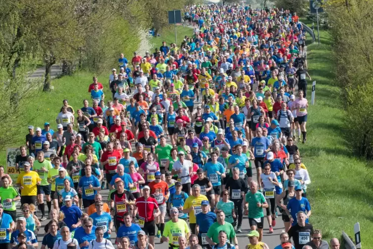 In Landau werden – wie hier beim Weinstraßen-Marathon 2018 – Tausende Läufer erwartet. Deshalb wird die Stadt abgeriegelt. 