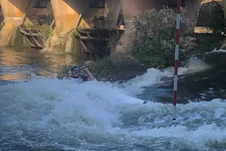 Britta Jung beim Wettkampf auf der Mosel im französischen Metz. 