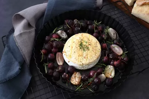 Gebackener Camembert mit Trauben