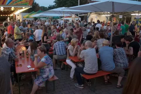 Die Gemeinde feiert auf dem Dorfplatz seine Kerwe – dieses Jahr zum 502. Mal. 