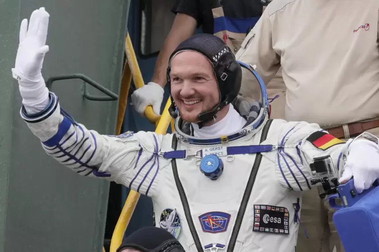  Der deutsche Astronaut Alexander Gerst begrüßt die Festivalteilnehmer. 