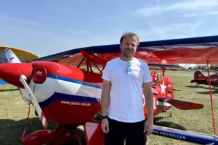 »Es war immer mein Ziel, die Loopings irgendwann mit einem richtigen Flugzeug zu fliegen«: Kunstflugpilot Patric Leis, Vorsitzen