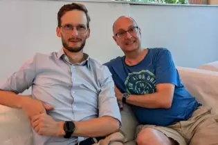 Thorsten Schwarz mit Andreas Enger (rechts) in der Förderer-Lounge