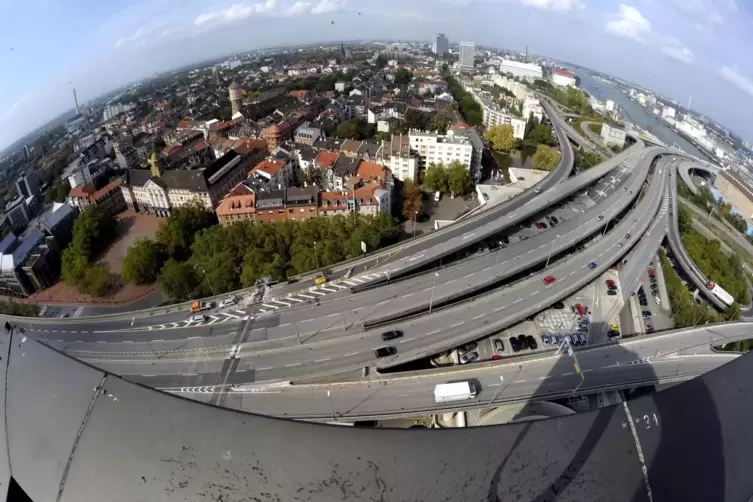 Heute eine pulsierende Stadt – Ausgang des 19. Jahrhunderts gingen die Uhren in Ludwigshafen noch langsamer. 