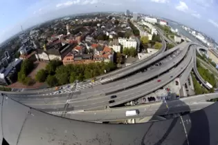 Heute eine pulsierende Stadt – Ausgang des 19. Jahrhunderts gingen die Uhren in Ludwigshafen noch langsamer.