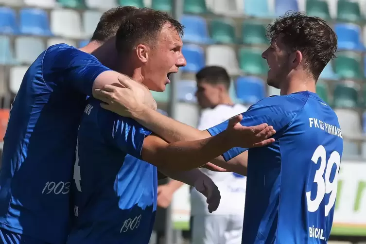 Tobias Jänicke (links) erzielte das 2:1 für den FKP, Kevin Büchler (rechts) bereitete das 1:0 und das 3:1 vor. 