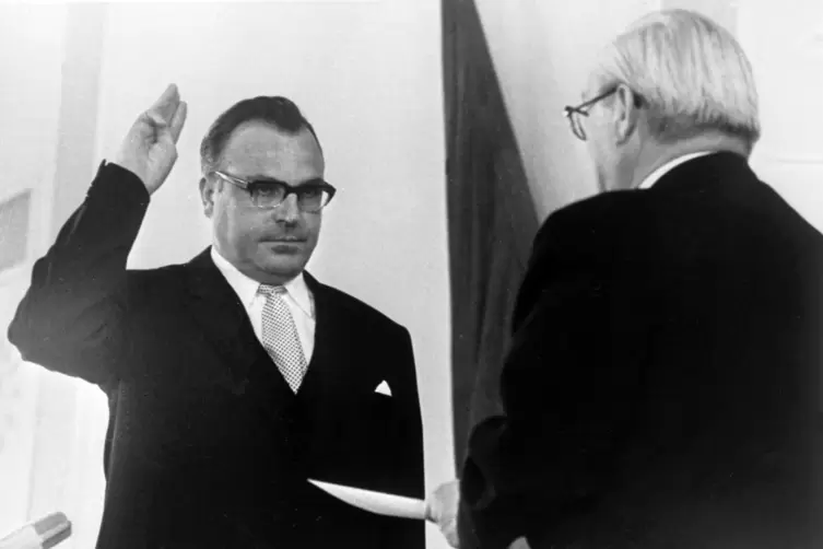 Mai 1969: Helmut Kohl wird als Ministerpräsident vereidigt.