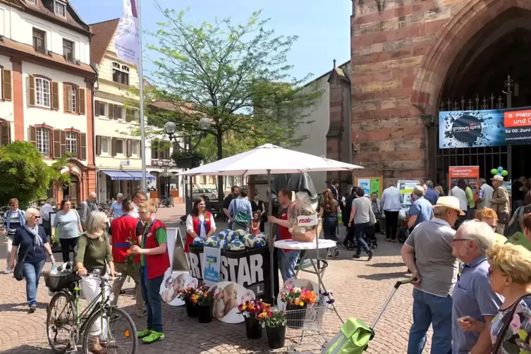 2018 gab es anlässlich der Zertifizierung als Fairtrade-Stadt vor der Stiftskirche Infostände zum Theme fairer Handel.