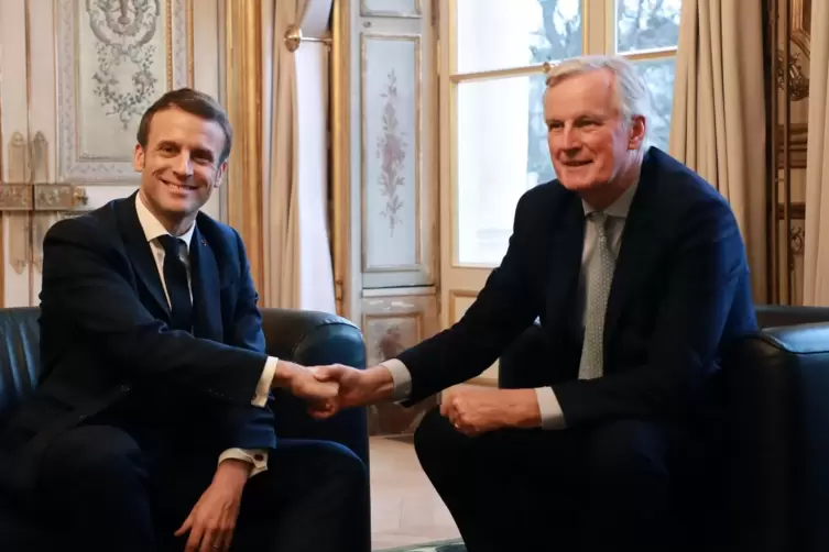 Macron (links) will, dass Barnier Frankreich regiert. 